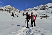 35 Salendo sulla traccia del sent. 502 verso il Passo La Forca con vista in Cima Alben a dx e Cima Croce a sx